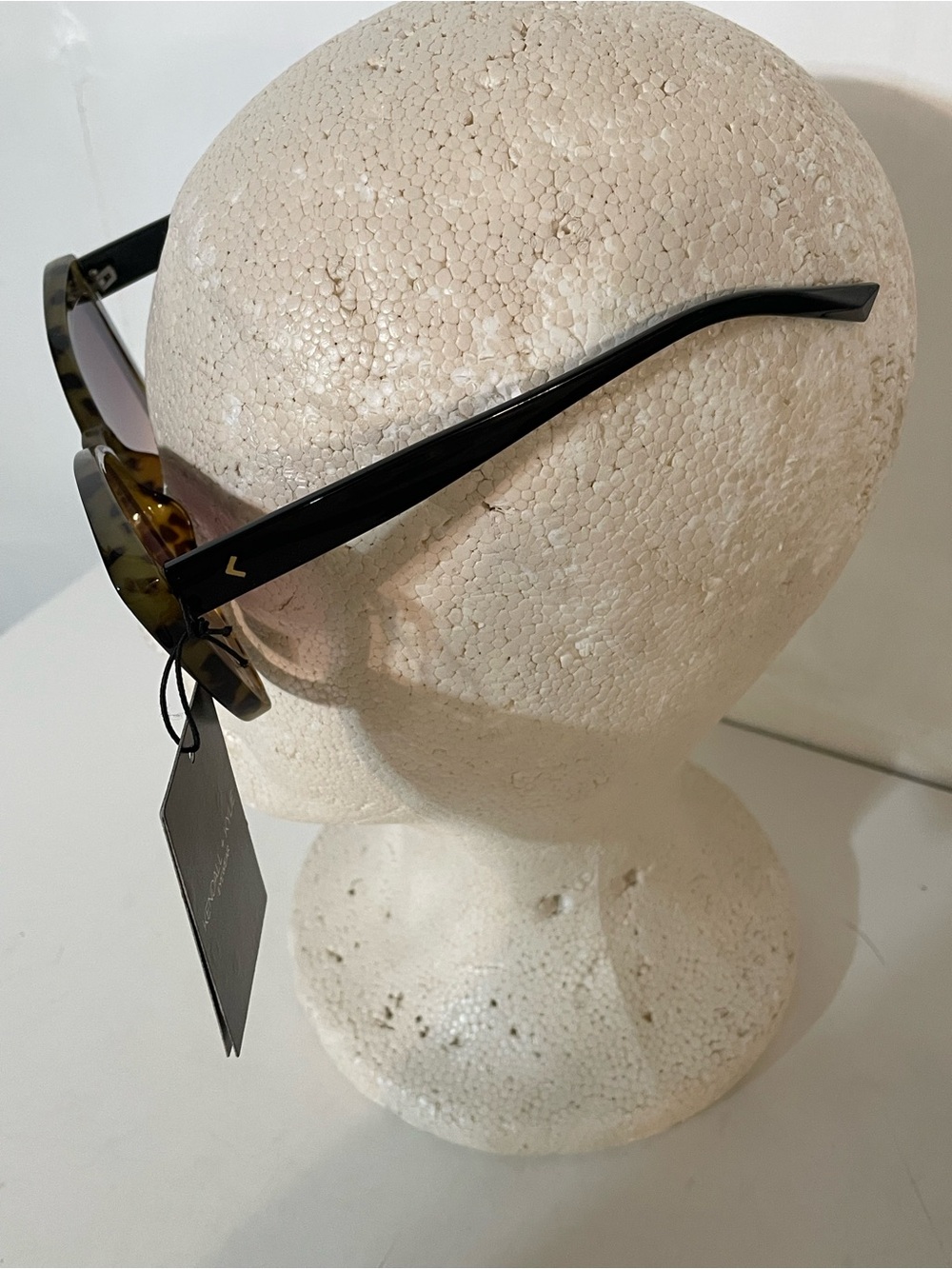 Kendall & Kylie Sunglasses NWT - Picture 2 of 6